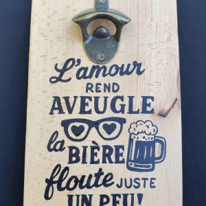 Décapsuleur mural bois